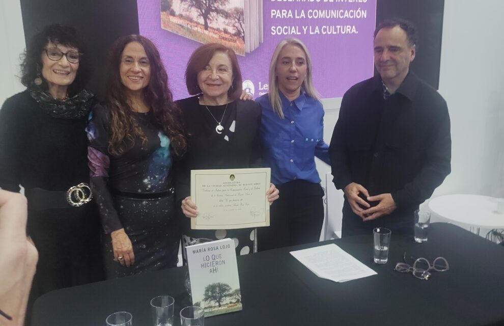 Entrega del Diploma de interés legislativo al libro “Lo que hicieron ahí”, en la Feria del Libro de Buenos Aires, 10 de mayo de 2024